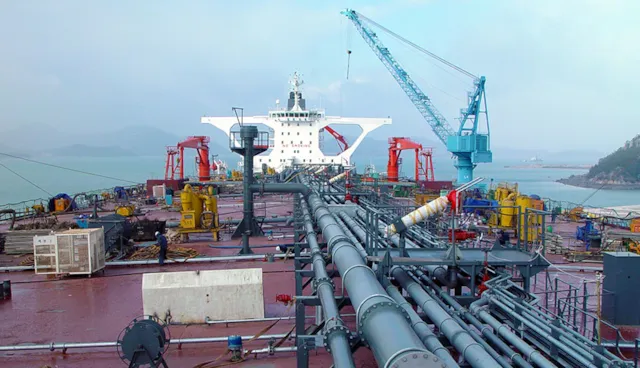 Safe offshore crane operations