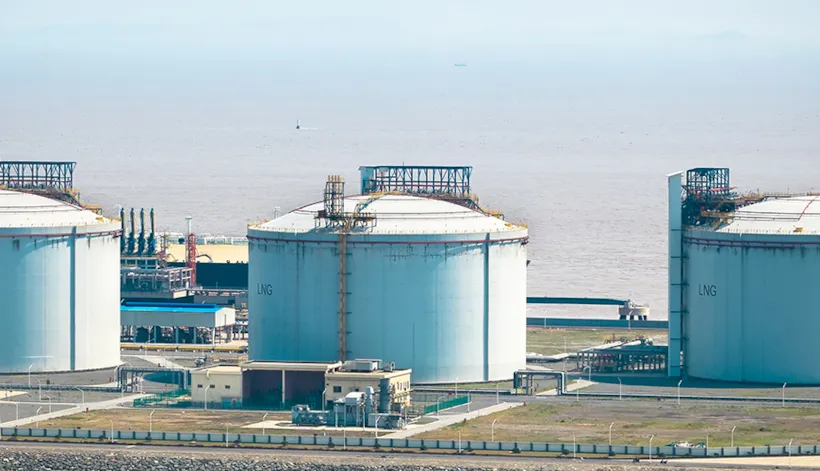 LNG terminals (Photo: Shutterstock/chuyuss)