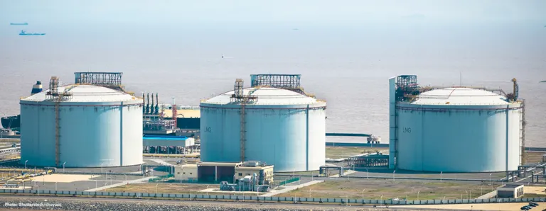 LNG terminals (Photo: Shutterstock/chuyuss)