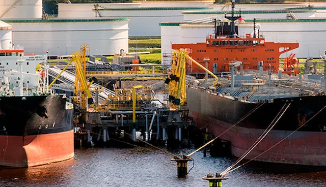 Safe mooring advisory services for compliance and risk management