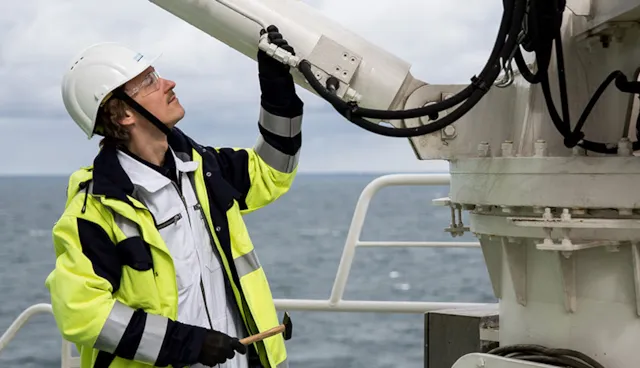 Offshore crane Inspector