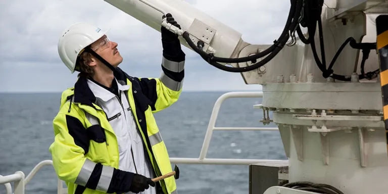 Offshore crane Inspector