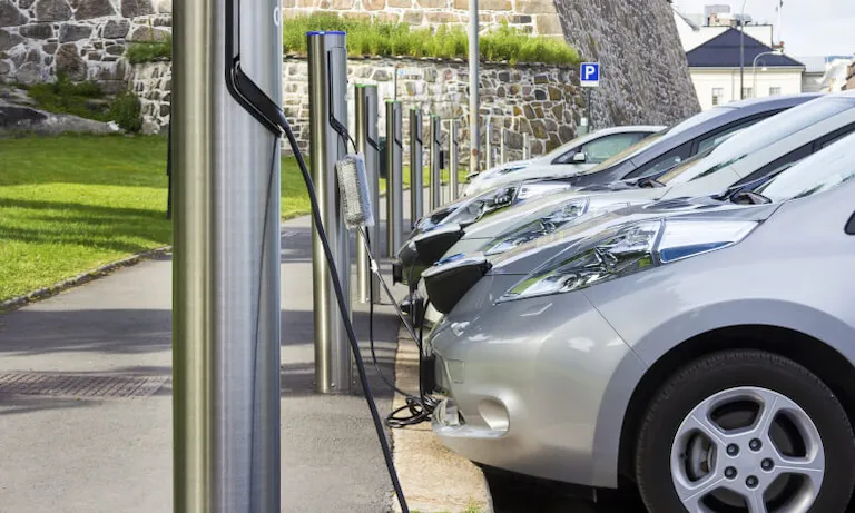 The merger of the automotive and energy industry